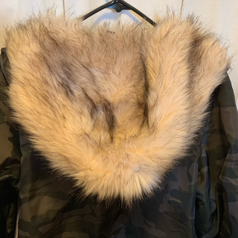 Lucky Brand camouflage hooded winter coat with faux fur trim - Picture 7 of 14